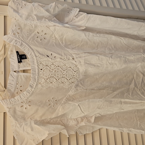 Torrid White Peplum Eyelet Ruffle Sleeve top 0/L/12 - Picture 1 of 7